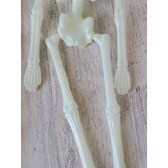 Plastic glow in dark hanging skeleton set Halloween prop - Picture 7 of 11